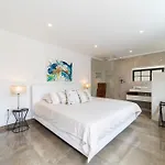 Вилла Stunning 4-bedroom With Pool - Perfect For Families *