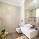 Stunning 4-bedroom With Pool - Perfect For Families Вилла Албуфейра