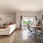Stunning 4-bedroom With Pool - Perfect For Families Villa Albufeira