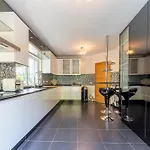 Stunning 4-bedroom With Pool - Perfect For Families *