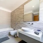 Stunning 4-bedroom With Pool - Perfect For Families