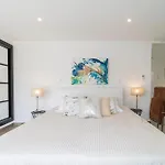 Вилла Stunning 4-bedroom With Pool - Perfect For Families *