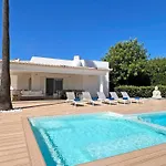 Вилла Stunning 4-bedroom With Pool - Perfect For Families