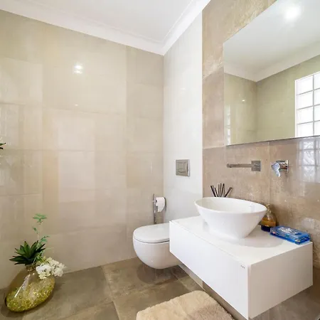 Stunning 4-bedroom With Pool - Perfect For Families Βίλα Αλμπουφέιρα