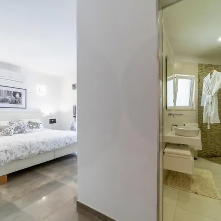 Stunning 4-bedroom With Pool - Perfect For Families Αλμπουφέιρα