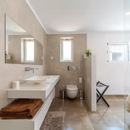 Βίλα Stunning 4-bedroom With Pool - Perfect For Families Αλμπουφέιρα