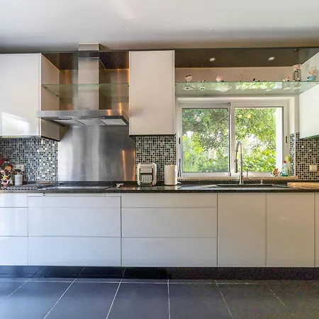 ヴィラ Stunning 4-bedroom With Pool - Perfect For Families