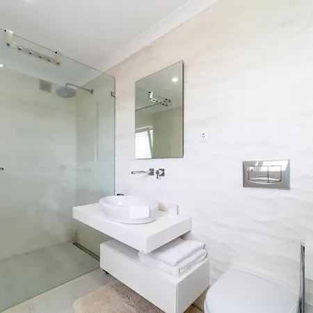 Stunning 4-bedroom With Pool - Perfect For Families Βίλα *