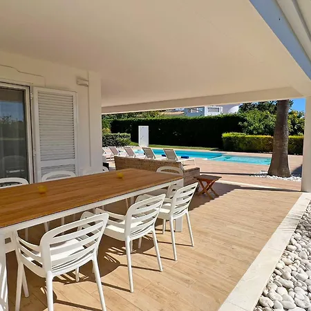 Вилла Stunning 4-bedroom With Pool - Perfect For Families Албуфейра