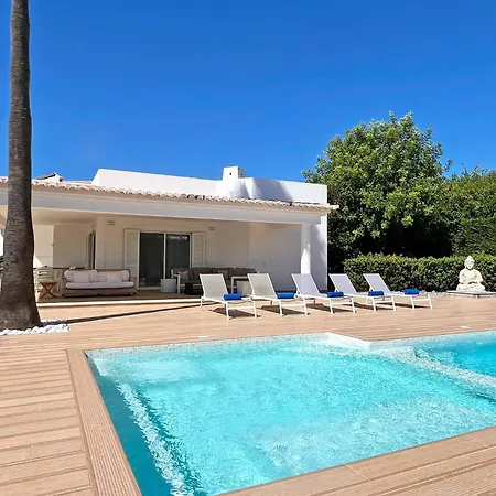 Βίλα Stunning 4-bedroom With Pool - Perfect For Families