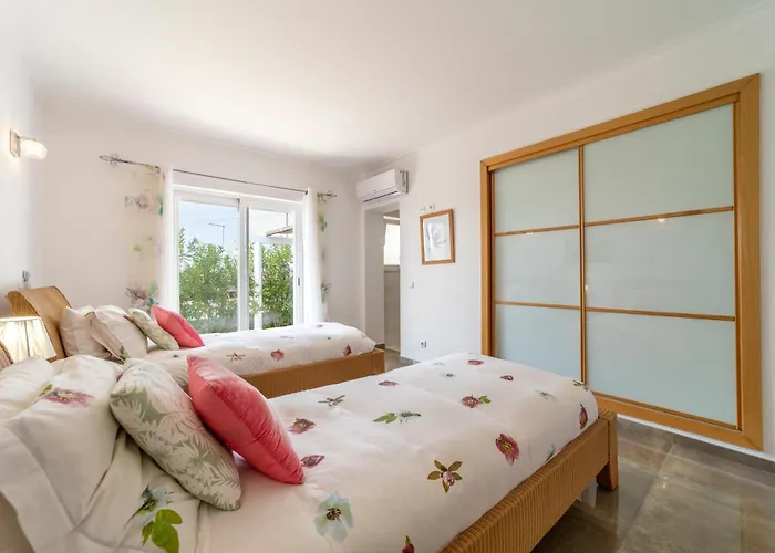 ヴィラ Stunning 4-bedroom With Pool - Perfect For Families