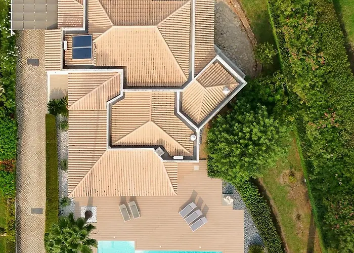 Stunning 4-bedroom With Pool - Perfect For Families ヴィラ