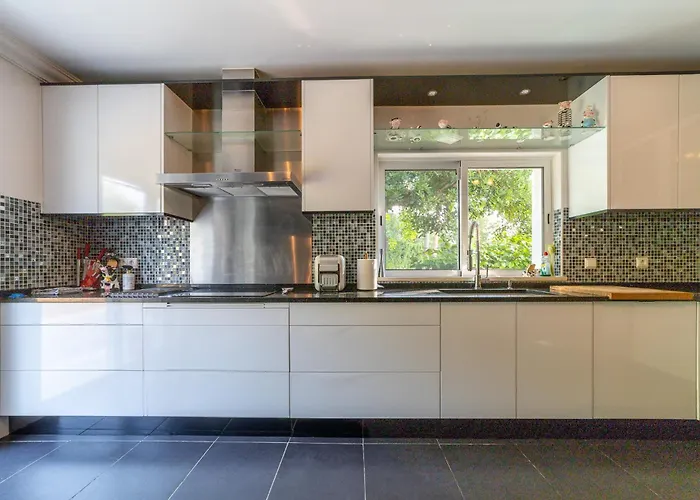 ヴィラ Stunning 4-bedroom With Pool - Perfect For Families